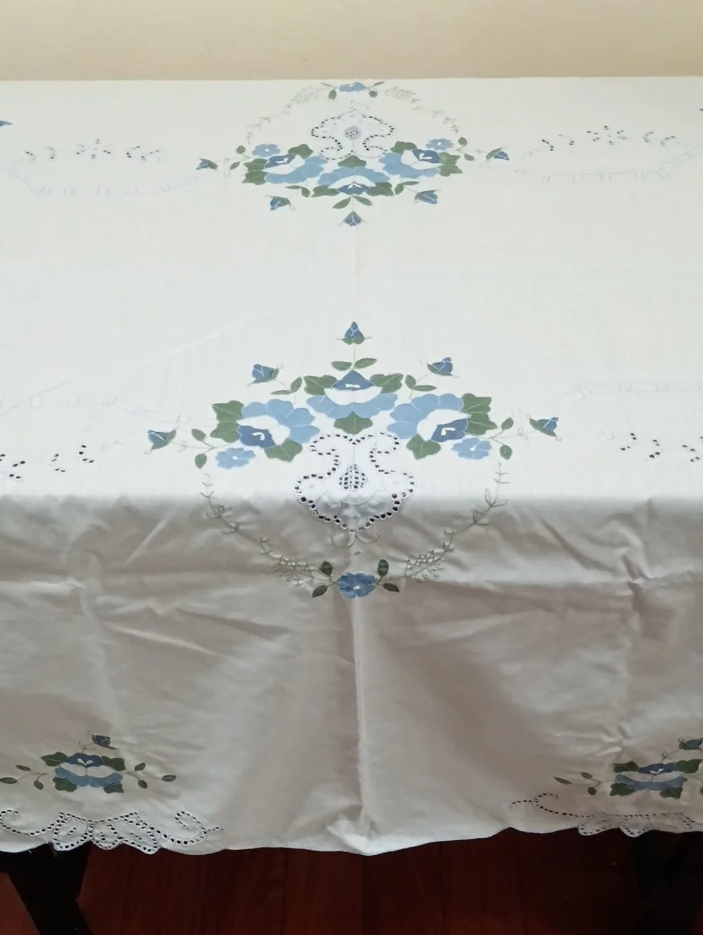 Embroidered White Floral Rectangular Tablecloth, 54